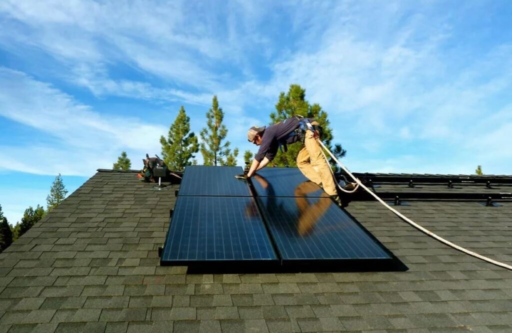 How Many Solar Panels Can I Fit on My Roof: Simple Calculations